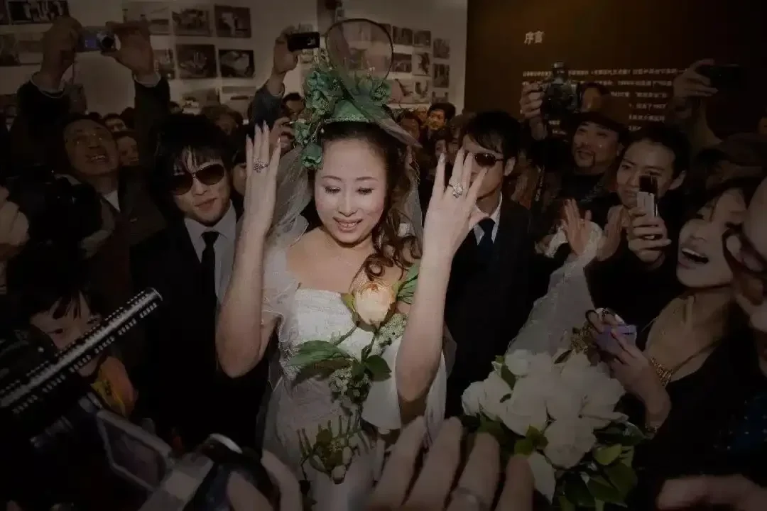 《婚（嫁给自己）》作品高清图